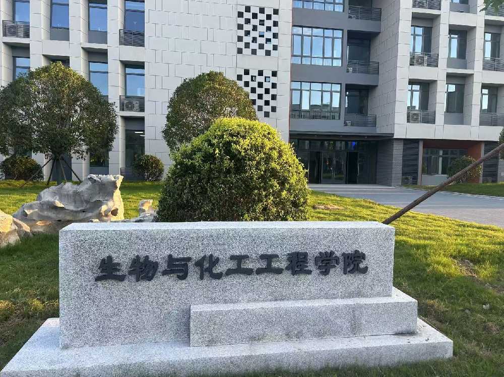 顺城区扬州职业大学体育场高杆灯项目